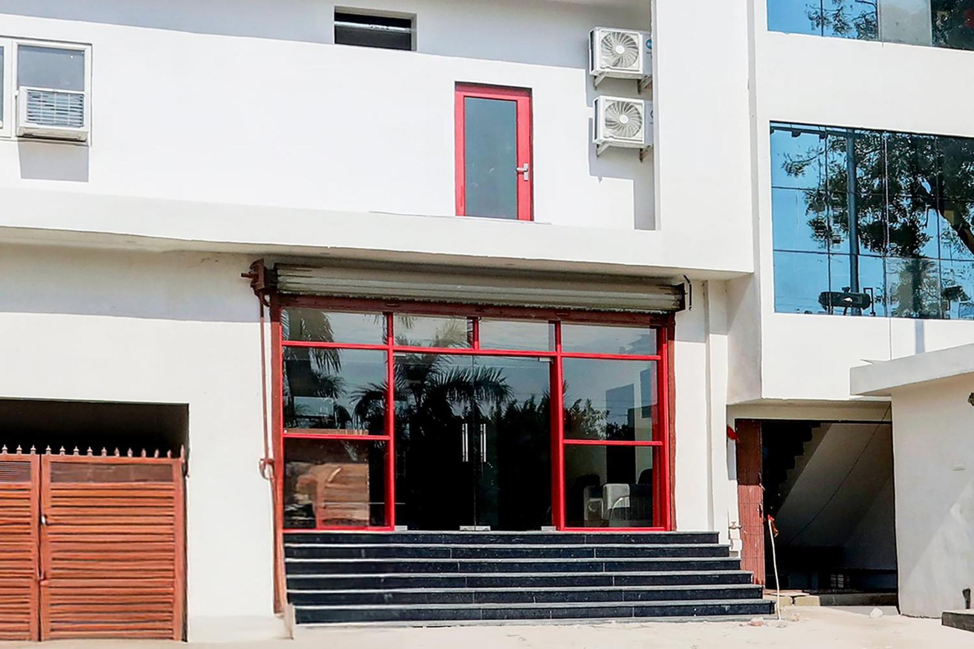 Super Townhouse Balua Road Pahadiya Hotel 3*