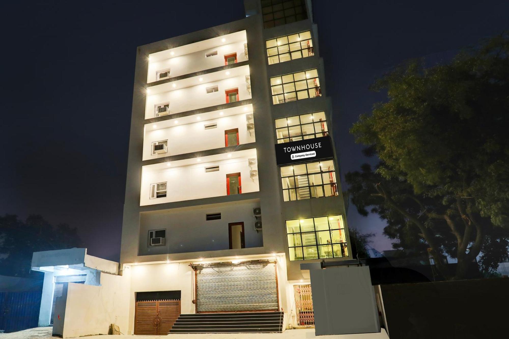 Super Townhouse Balua Road Pahadiya Hotel 3*