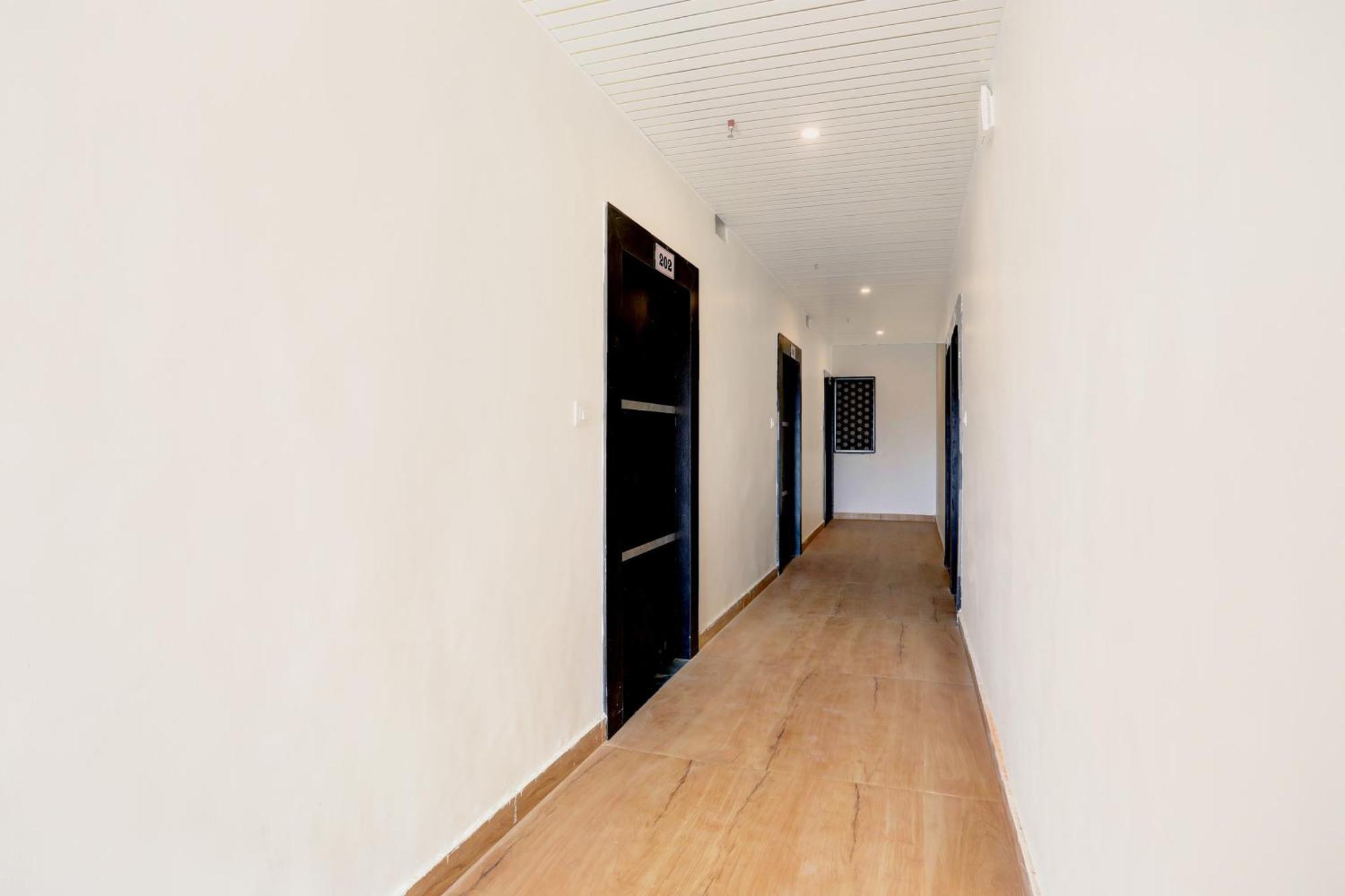 Super Townhouse Balua Road Pahadiya Hotel 3*