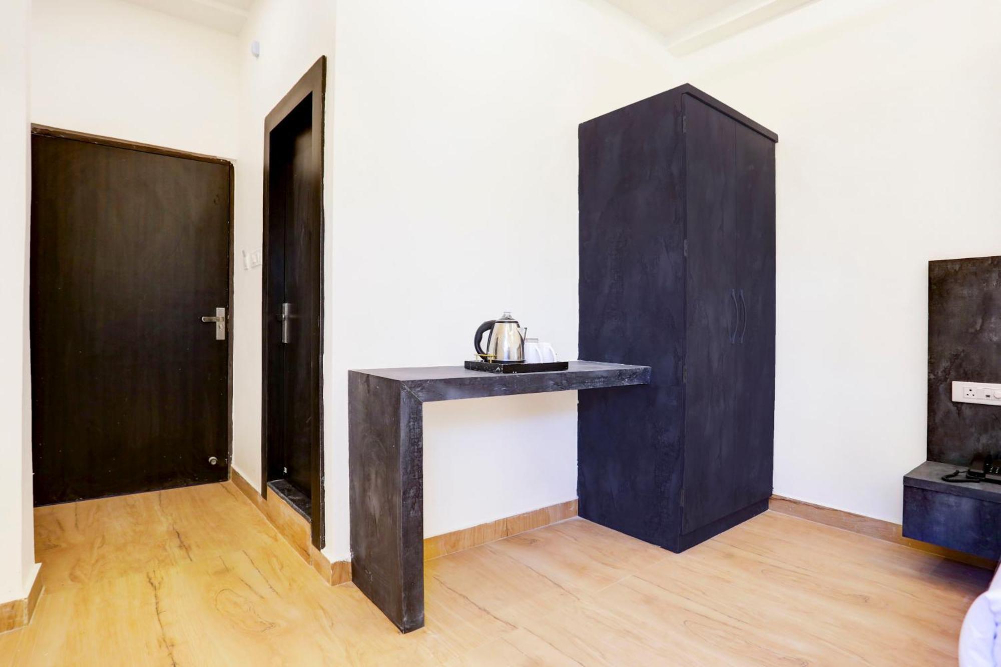 Super Townhouse Balua Road Pahadiya Hotel 3*